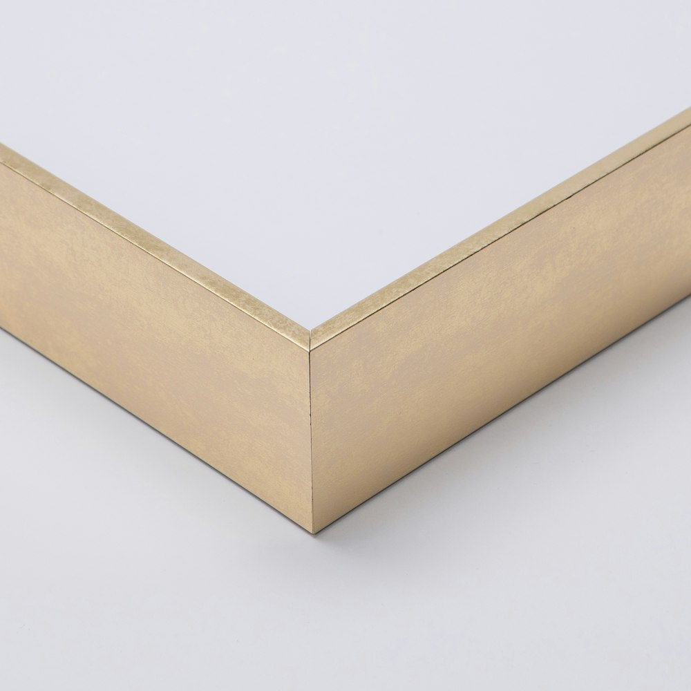 Float Frame moulding aged metallic gold corner detail