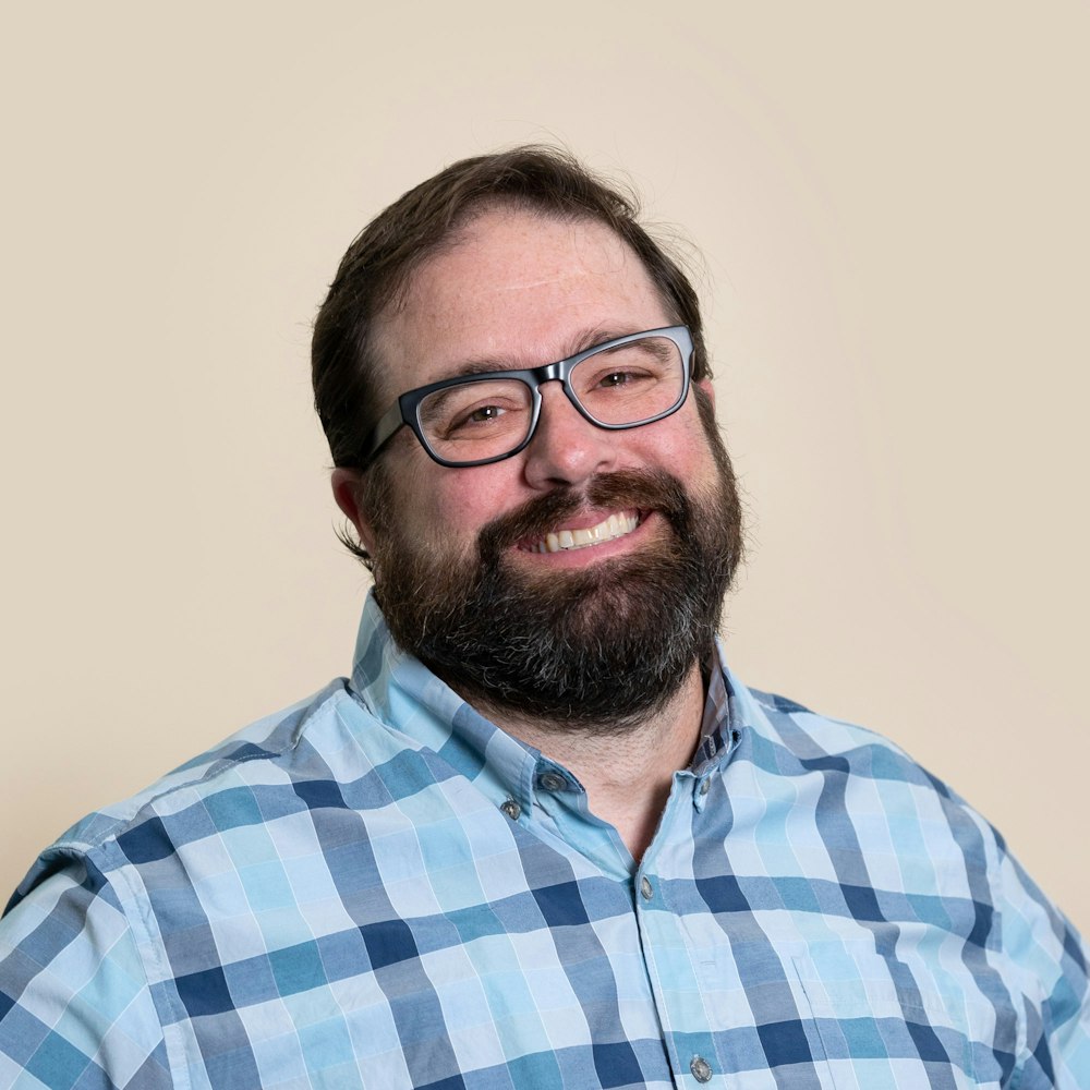 Jed Taufer Headshot on cream background