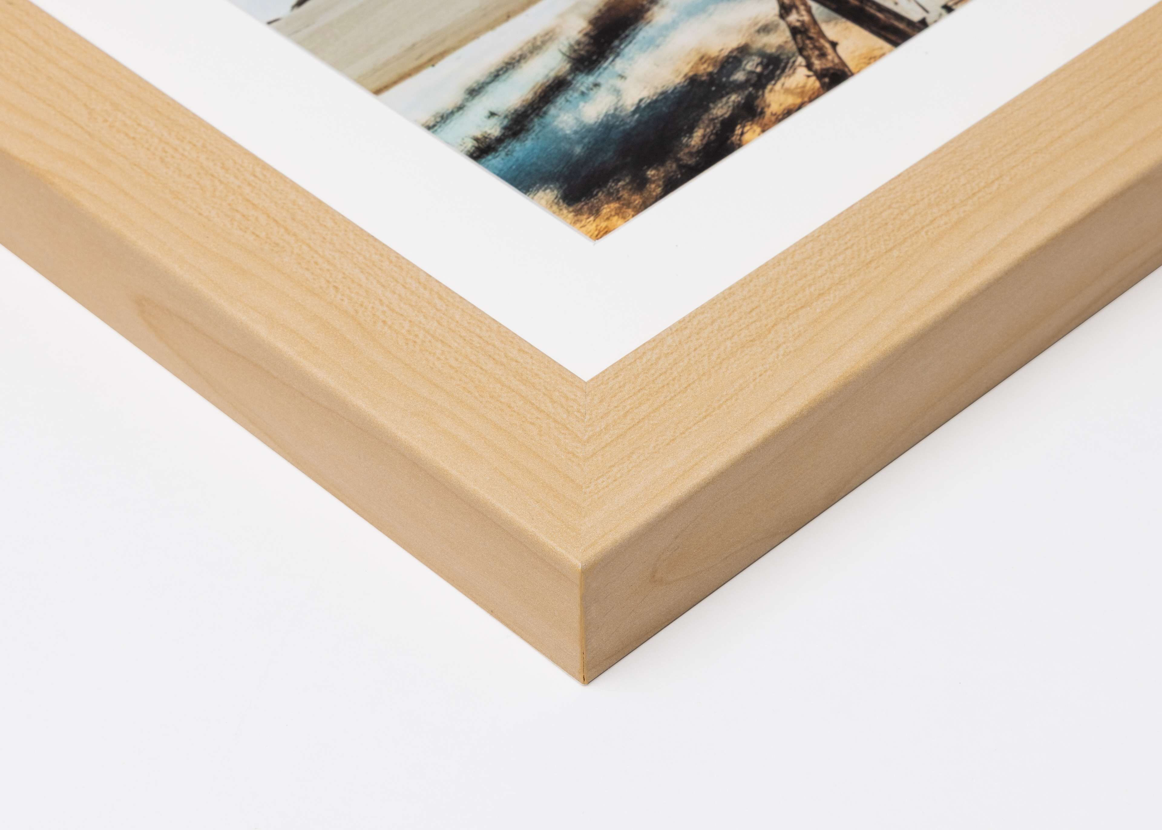 Corner detail of Natural Gallery Frame moulding in 1½" profile