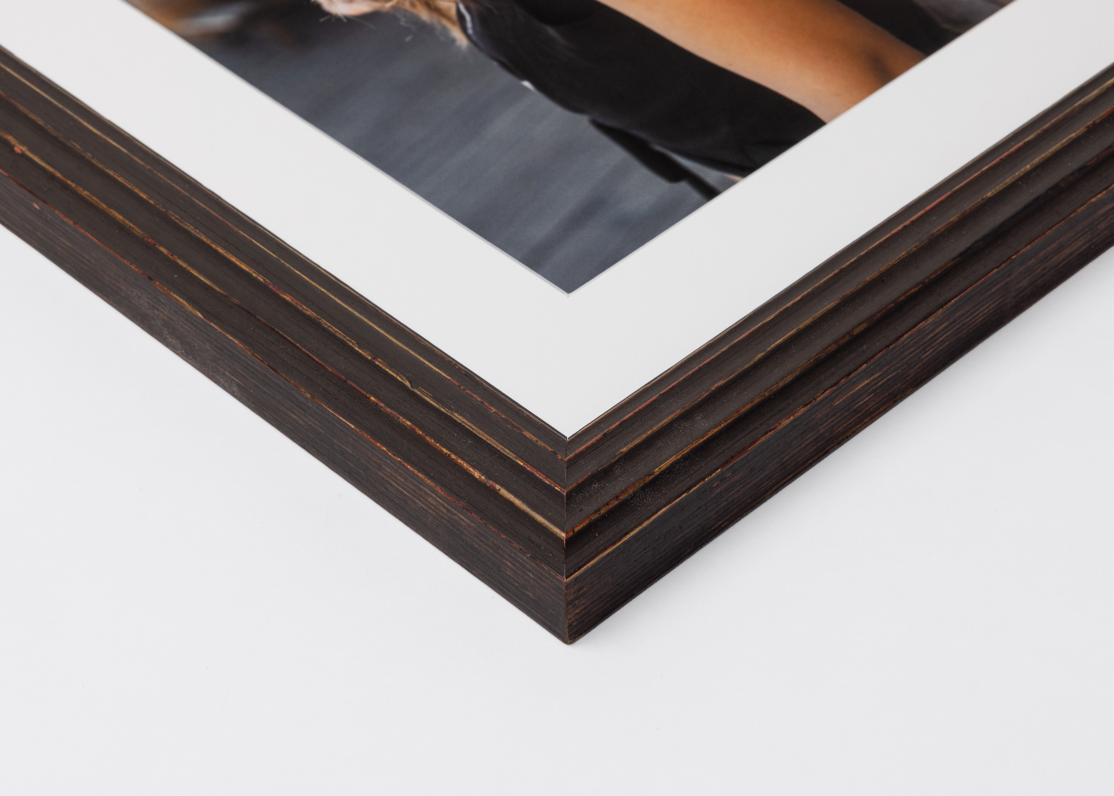 Corner detail of Antique Brown Patina Column Frame moulding