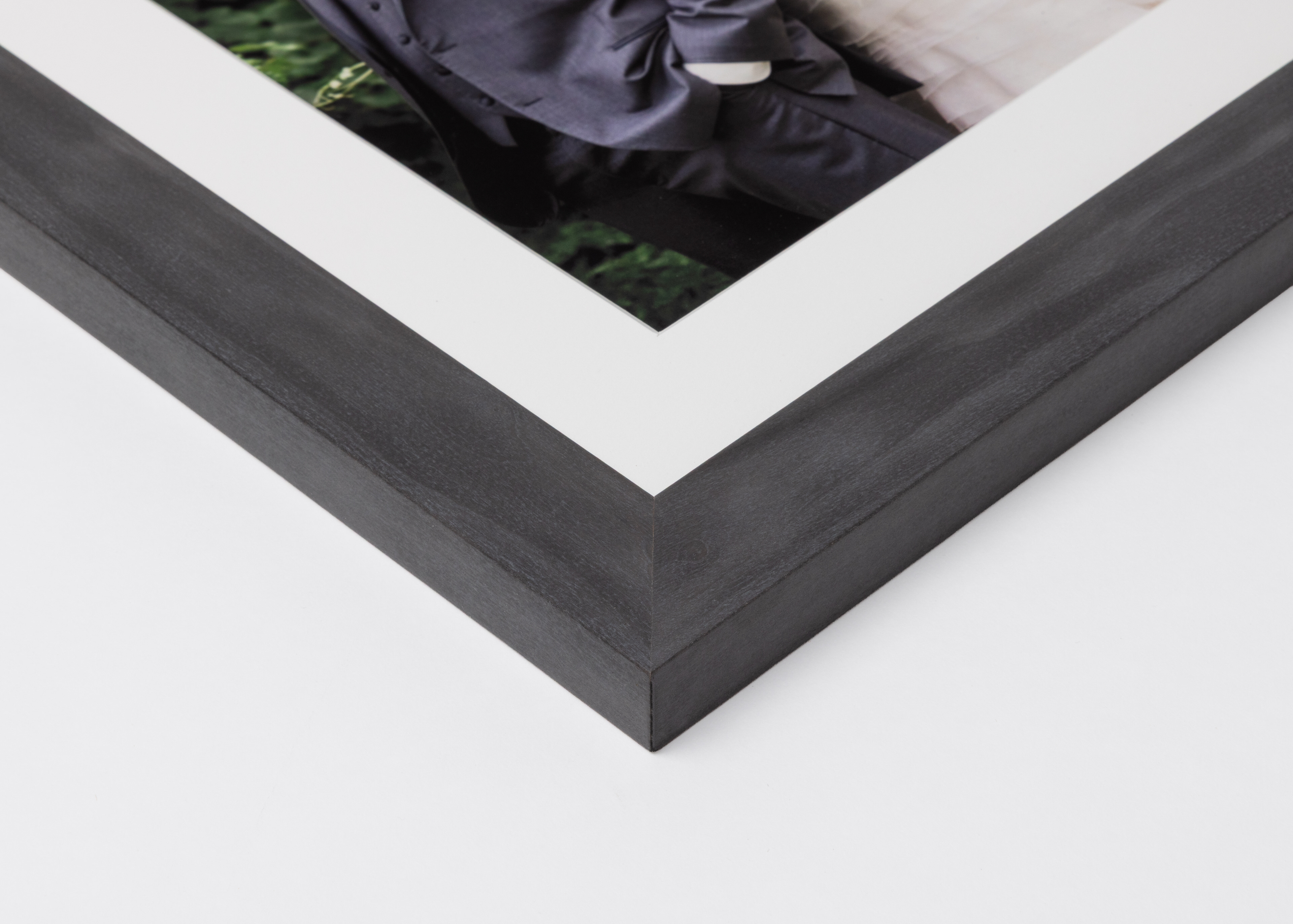 Corner detail of gray Woodland Frame moulding in 1¼" width
